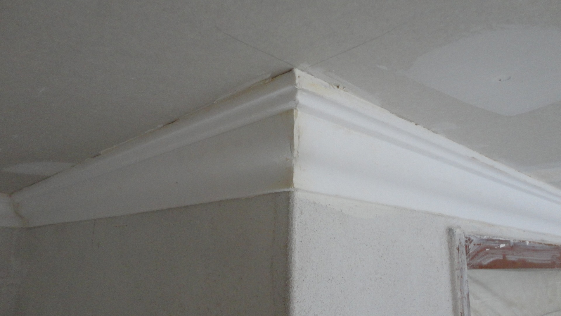 Colocación de molduras de telgopor